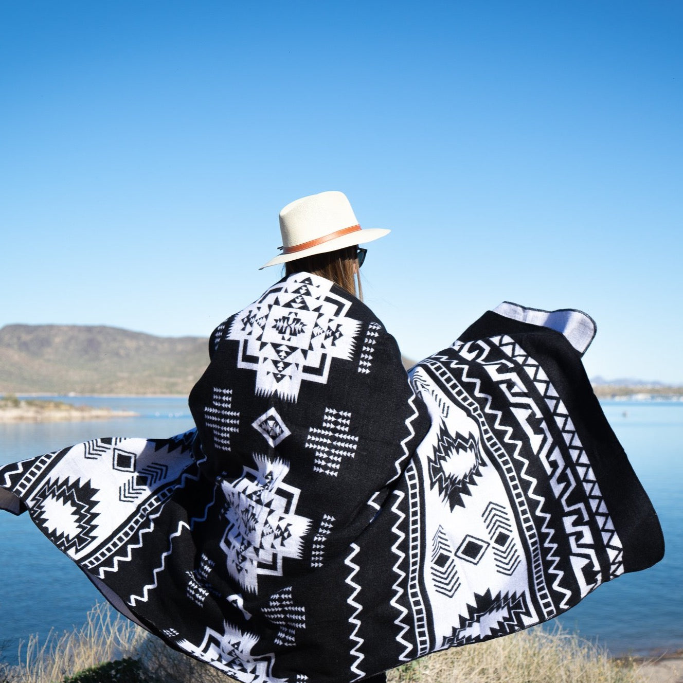 Andean Alpaca Wool Blanket - Black & White by Alpaca Threadz