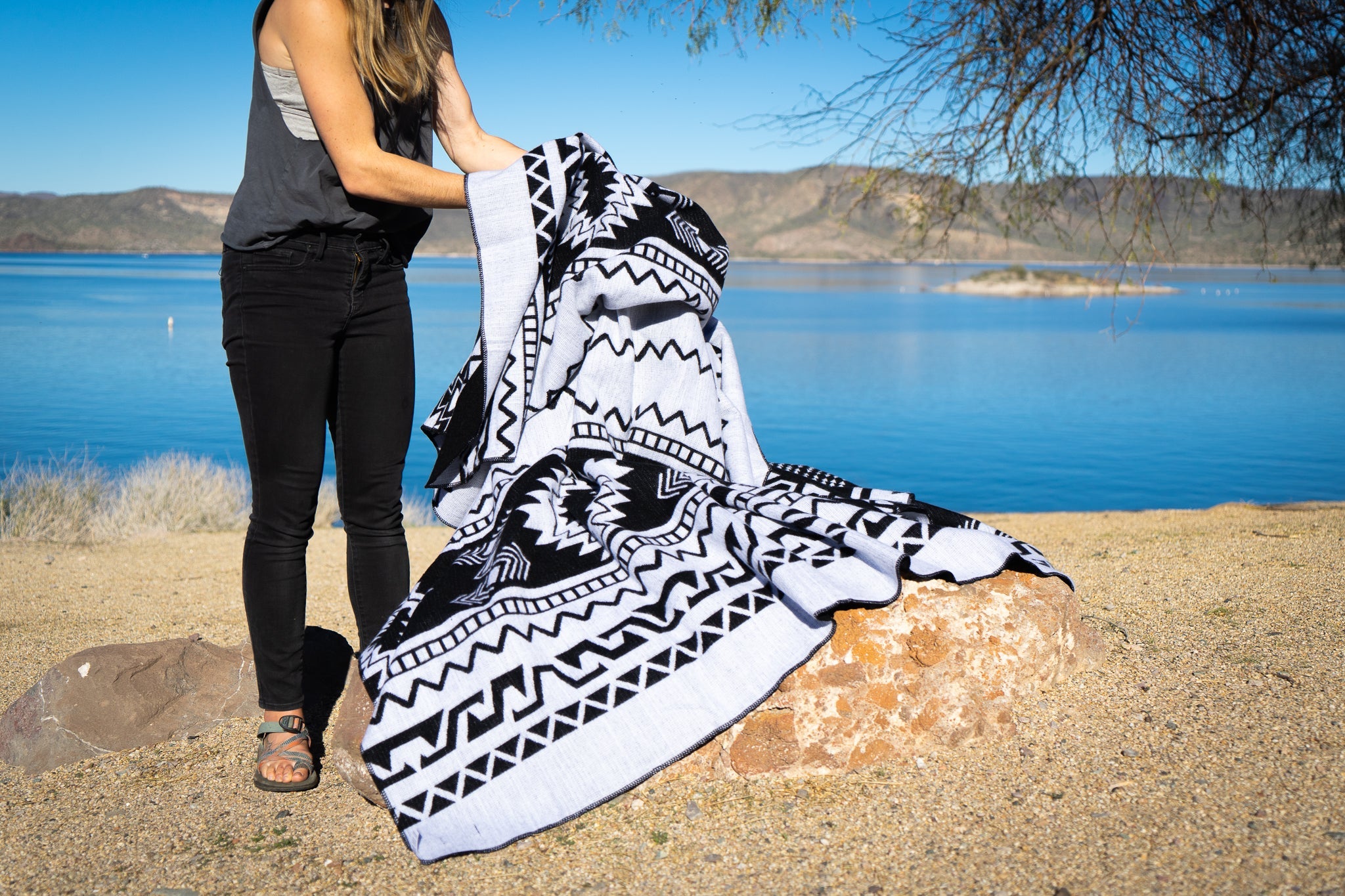 Andean Alpaca Wool Blanket - Black & White by Alpaca Threadz